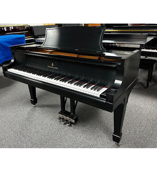 Steinway O